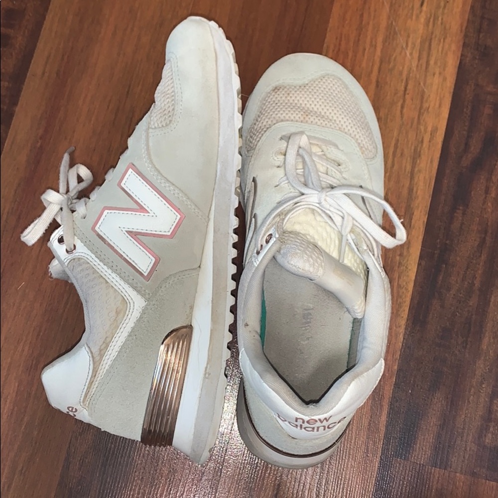 SIZE 9 WHITE NEW BALANCES